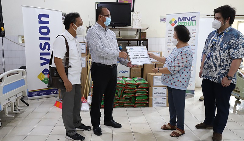 MNC Sky Vision dan MNC Peduli Berikan Bantuan untuk Lansia di Jakarta Barat  - Bagian 1