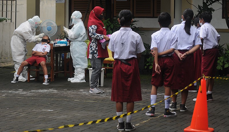 Swab Test PCR Pelajar Solo untuk Antisipasi Penyebaran Covid-19 - Bagian 3
