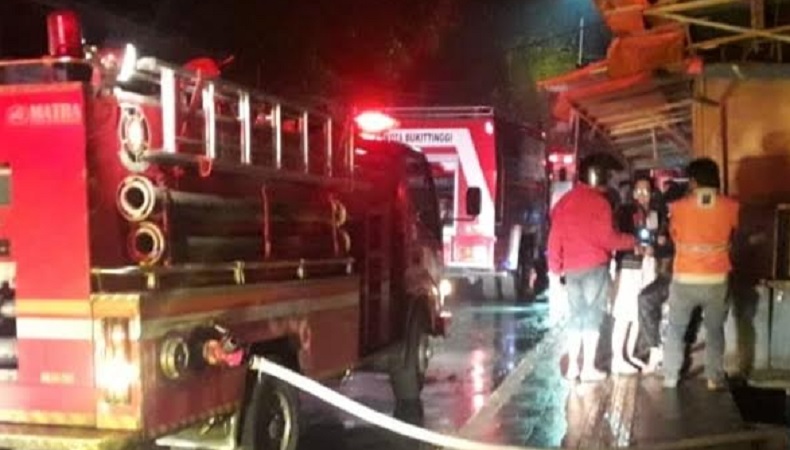 25 Kios Pasar Bawah Bukittinggi Ludes Terbakar, Kerugian Capai Rp625 Juta