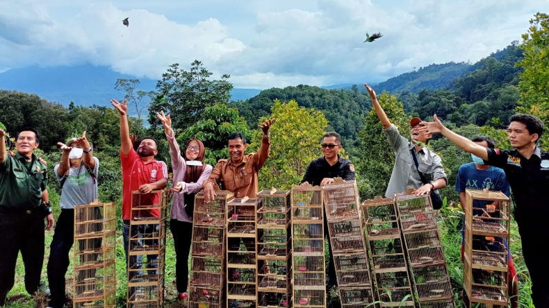 388 Burung Dilepasliarkan di Suaka Margasatwa Solok