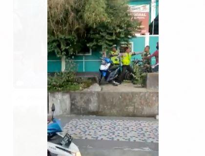 Viral Video Oknum Polisi Baku Hantam dengan Anggota TNI di Maluku
