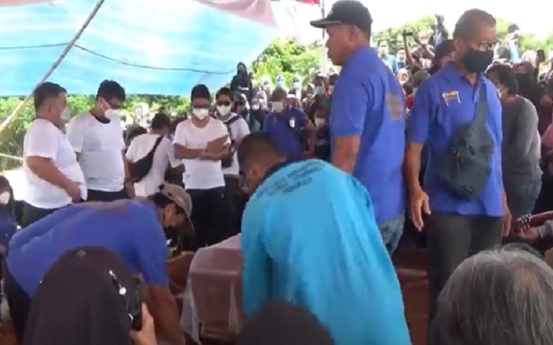 Sekeluarga Korban Kebakaran di Bengkulu Dimakamkan Satu Liang Lahat