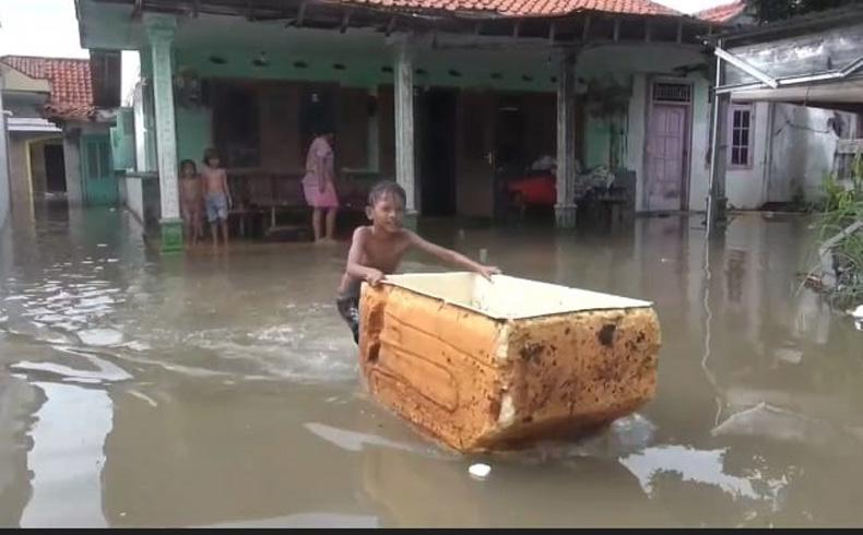 Ratusan Rumah di Tegal Masih Terendam Banjir, Bantuan untuk Warga Belum Merata