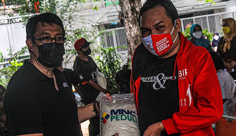 MNC Peduli Berbagi Ratusan Paket Beras untuk Difabel dan Lansia Petojo Utara - Bagian 2