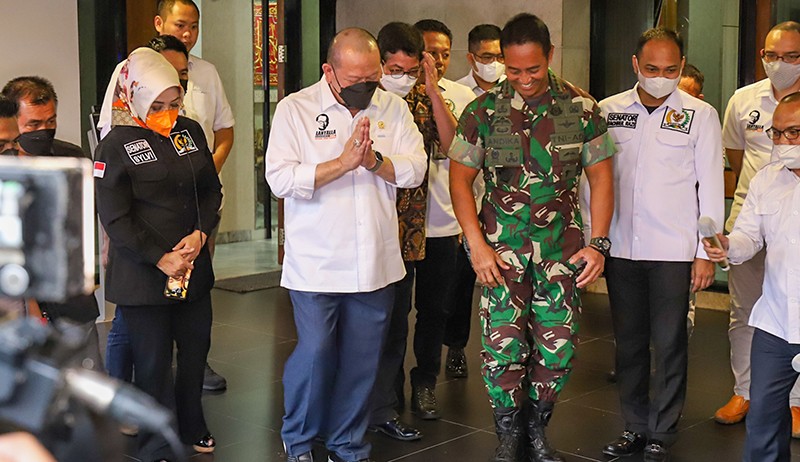 Panglima TNI Jenderal Andika Perkasa Sambangi Rumah Ketua DPD LaNyalla - Bagian 2