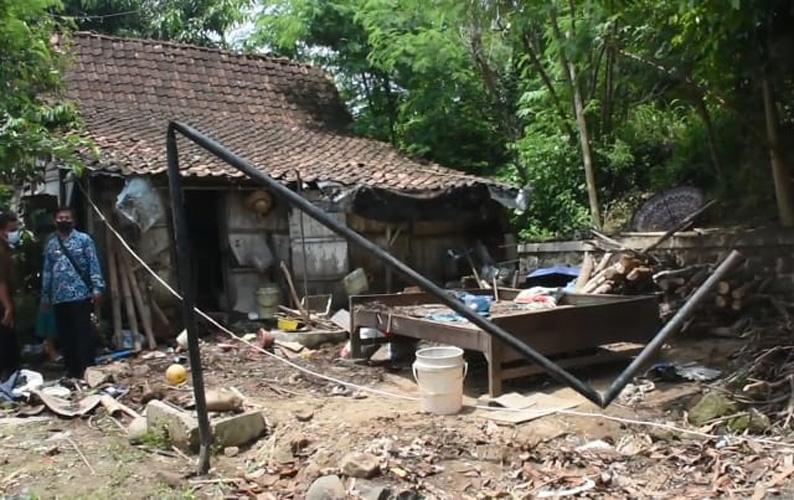 Bangunan Dapur Rumah Warga di Kendal Ambruk, 3 Siswa SD Luka-luka 