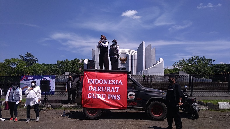 Peringati HGN 2021, Tenaga Pengajar di Bandung Gelar Aksi Suarakan Isu Krisis Guru PNS