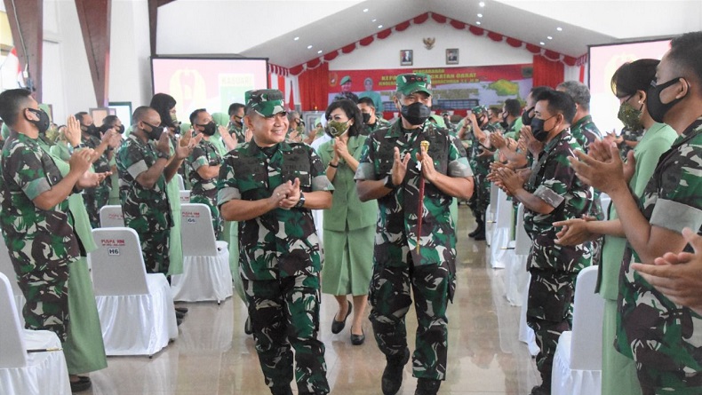 title Jenderal Dudung Ingatkan Prajurit untuk Tidak Berpikir Bunuh Anggota KKB Jenderal Dudung Ingatkan Prajurit untuk Tidak Berpikir Bunuh Anggota KKB