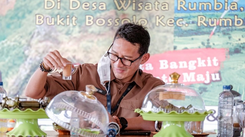 Menparekraf Sandiaga Uno Kunjungi Destinasi Wisata Bukit Bossolo Jeneponto Menparekraf Sandiaga Uno Kunjungi Destinasi Wisata Bukit Bossolo Jeneponto