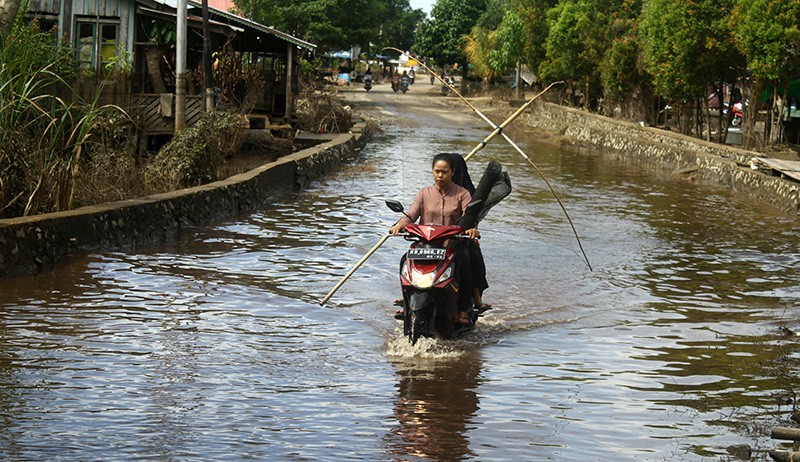 Sebulan Lebih Terendam, Banjir Besar Sintang Mulai Surut - Bagian 2