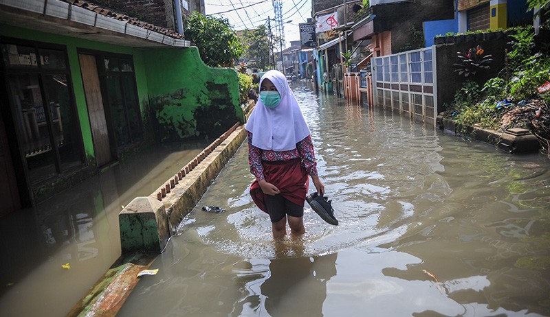 Sungai Citarum Meluap, Ratusan Rumah di Bandung Barat Banjir hingga 1 Meter - Bagian 2