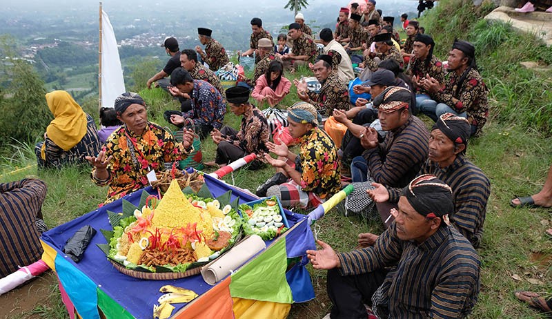 Warga Temanggung Gelar Upacara Syukuran Musim Tembakau Berakhir - Bagian 2