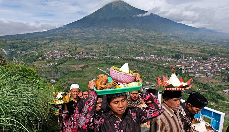 Warga Temanggung Gelar Upacara Syukuran Musim Tembakau Berakhir - Bagian 1