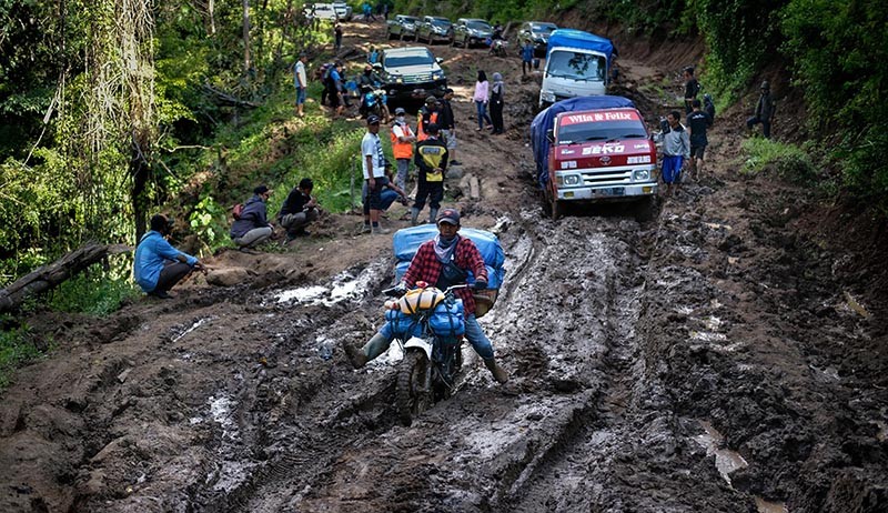 Begini Perjuangan Tukang Ojek Seko Sulsel Melewati Jalan Terjal dan Berlumpur - Bagian 1