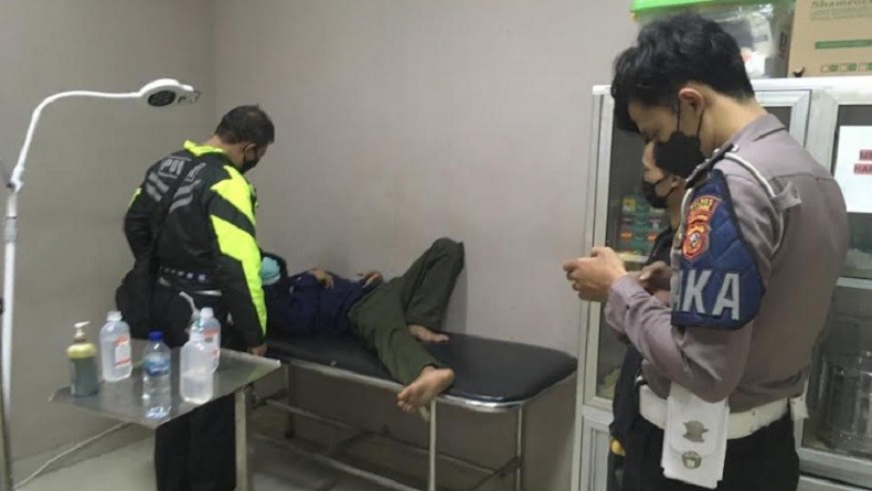 title Kecelakaan Beruntun di Sukabumi Libatkan Angkot dengan Tiga Motor, Dua Orang Luka Parah Kecelakaan Beruntun di Sukabumi Libatkan Angkot dengan Tiga Motor, Dua Orang Luka Parah