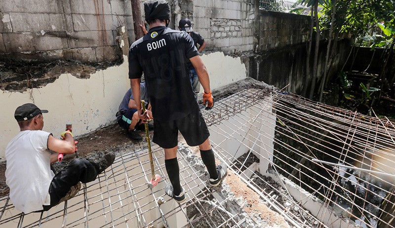 Pembongkaran Rumah Berdiri di Atas Saluran Air Kawasan Kemang Utara - Bagian 1