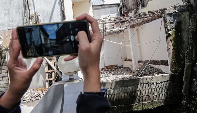 Pembongkaran Rumah Berdiri di Atas Saluran Air Kawasan Kemang Utara - Bagian 4