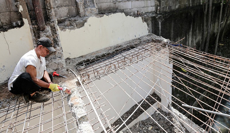 Pembongkaran Rumah Berdiri di Atas Saluran Air Kawasan Kemang Utara - Bagian 2