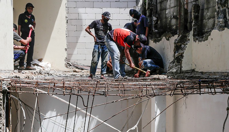 Pembongkaran Rumah Berdiri di Atas Saluran Air Kawasan Kemang Utara - Bagian 3