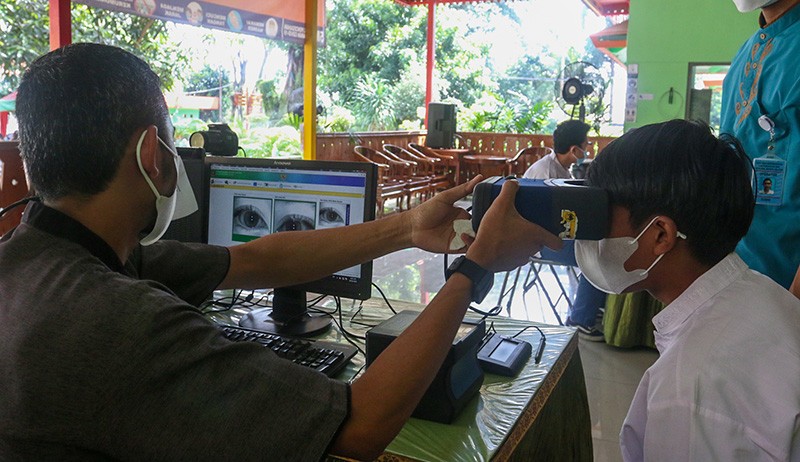 Dukcapil Jemput Bola Rekam E-KTP Pelajar SMA - Bagian 2