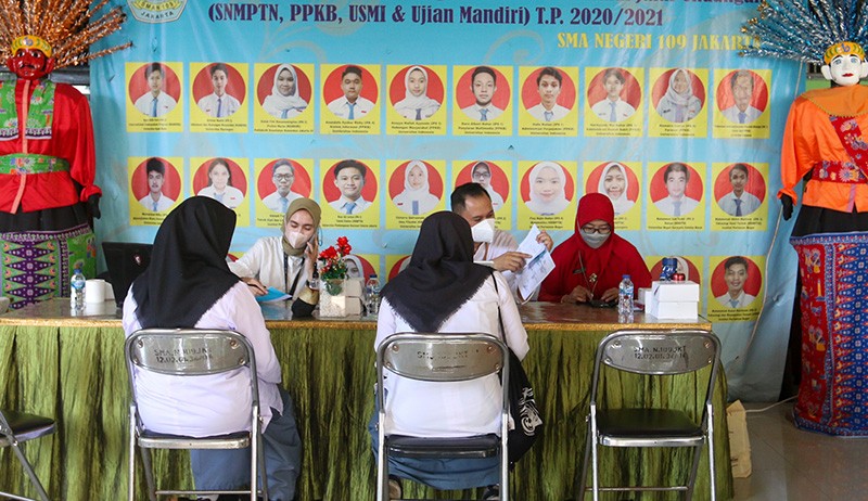 Dukcapil Jemput Bola Rekam E-KTP Pelajar SMA - Bagian 4