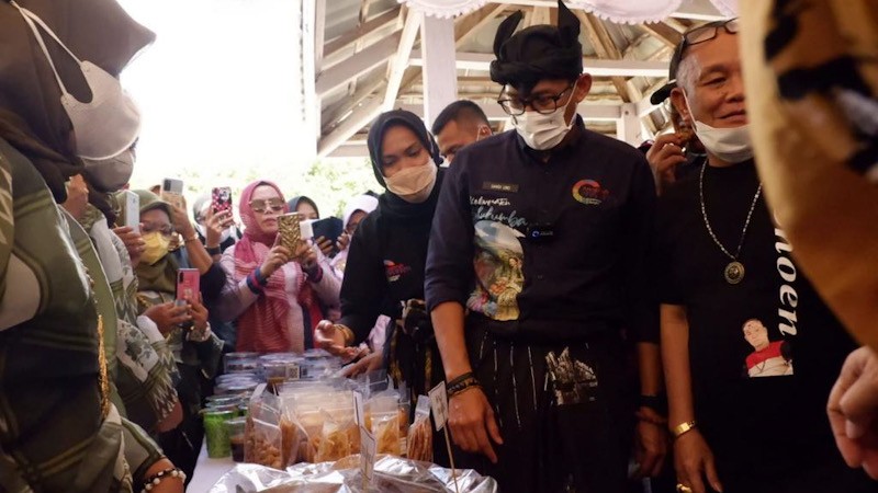 Sandiaga Uno Ajak Warga Bulukumba Bangun Pesantren Terpanjang Melalui QRCode untuk Topang Pertumbuhan Ekonomi - Bagian 3