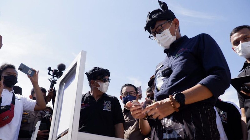 Sandiaga Uno Ajak Warga Bulukumba Bangun Pesantren Terpanjang Melalui QRCode untuk Topang Pertumbuhan Ekonomi - Bagian 2