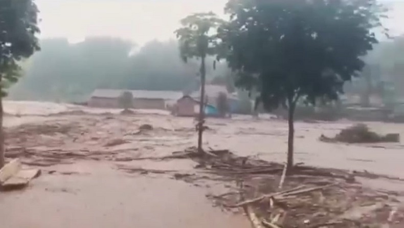 Selain Sukawening, Banjir Bandang juga Terjang Kecamatan Karang Tengah Garut