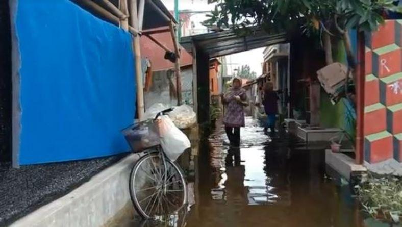 title Banjir Bercampur Rob Rendam 2 Kelurahan di Kota Pekalongan Banjir Bercampur Rob Rendam 2 Kelurahan di Kota Pekalongan