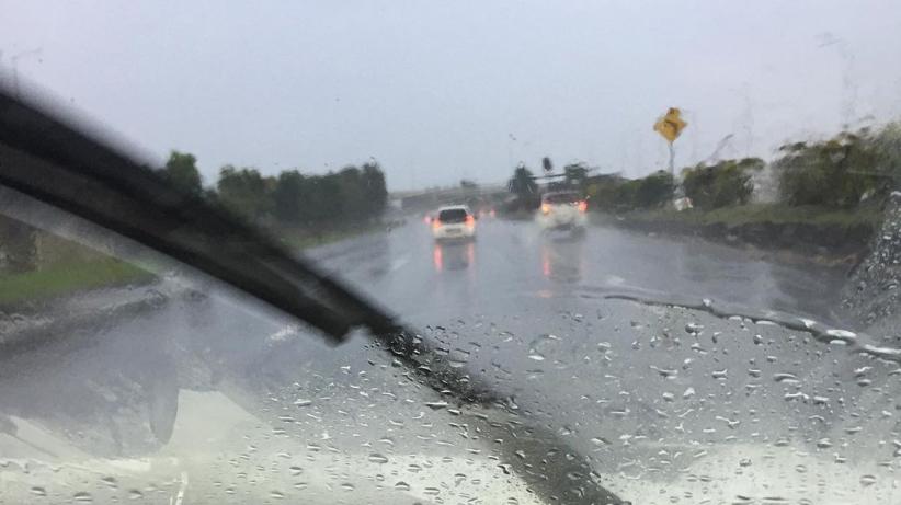 Kaca Mobil Berembun saat Hujan, Begini Cara Mengatasinya 