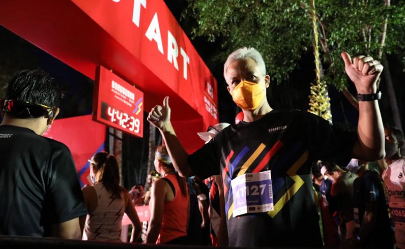  Ngos-ngosan, Ganjar Finish Pertama di Ajang Borobudur Marathon