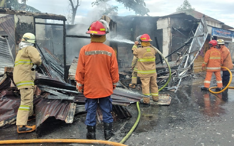 Toko Sepatu dan Warung Ayam Geprek di Duren Sawit Ludes Terbakar, Diduga karena Gas Bocor