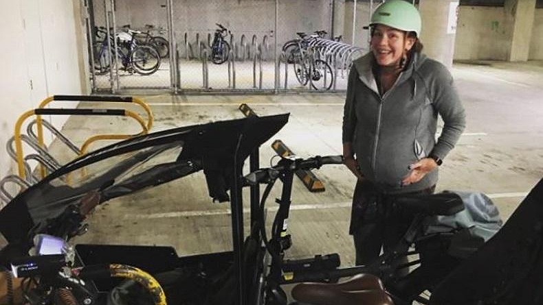 Luar Biasa, Anggota Parlemen Ini Nekat Genjot Sepeda ke RS untuk Melahirkan