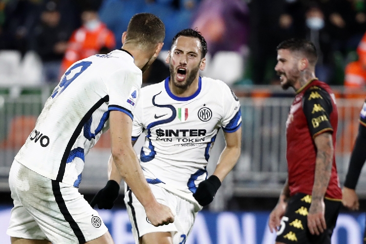 Inter Milan Hajar Venezia, Calhanoglu Cetak Gol dari Luar Kotak Penalti Inter Milan Hajar Venezia, Calhanoglu Cetak Gol dari Luar Kotak Penalti