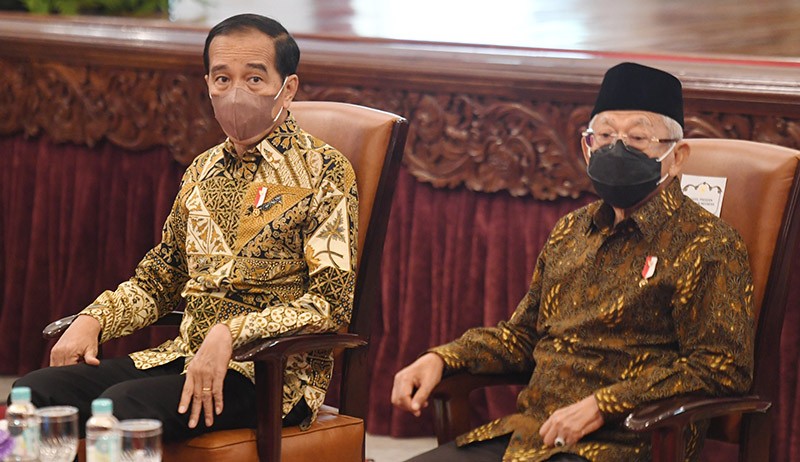Presiden Jokowi Pimpin Rapat Bahas Varian Baru Covid-19 Omicron - Bagian 2