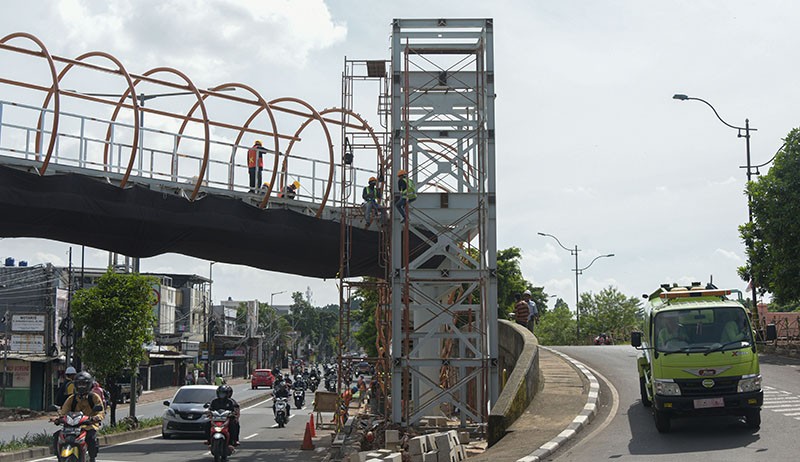 JPO Abbidin BKT Gunakan Lift - Bagian 2