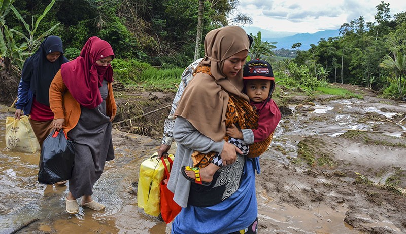 Ratusan Korban Banjir Bandang Garut Mengungsi 0533