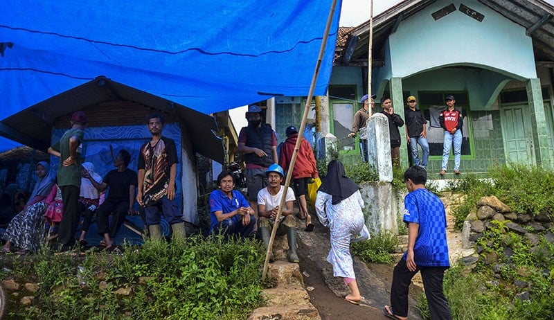Ratusan Korban Banjir Bandang Garut Mengungsi - Bagian 2