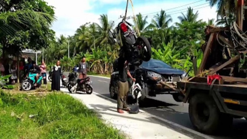 Mobil Ayla Tabrak Vario di Kalipucang Pangandaran, Kaki Kanan Pengendara Motor Remuk