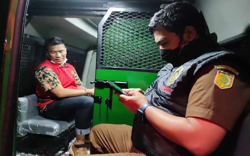 Kejati Jabar Jebloskan Tersangka Mafia Tanah di Kabupaten Bandung ke Tahanan
