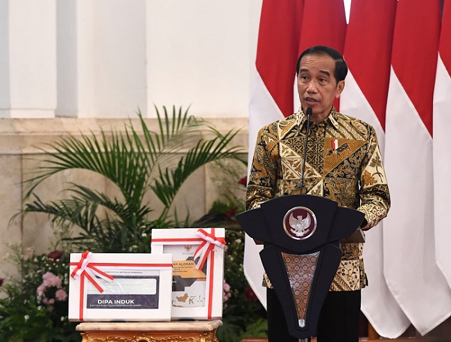 Cerita Jokowi Ingatkan Kapolri : Hati-hati Kapoldamu, Kalau Covid Naik Terus Saya Copot