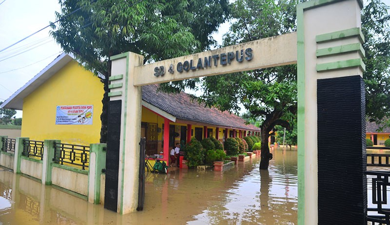 Tanggul Sungai Dawe Kudus Jebol, Ratusan Rumah Terendam Banjir - Bagian 2