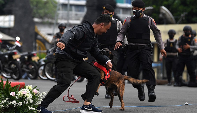 Aksi Tim Patroli Perintis Presisi Polda Metro Jaya Menembak dari Atas Motor - Bagian 4