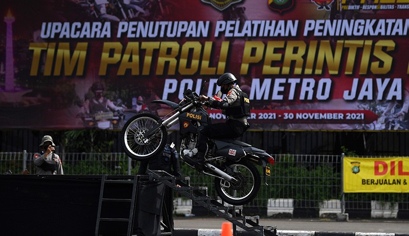 Aksi Tim Patroli Perintis Presisi Polda Metro Jaya Menembak dari Atas Motor - Bagian 3