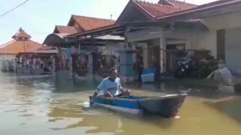 Cuaca Buruk, Ratusan Rumah di Brebes Terendam Banjir Rob 