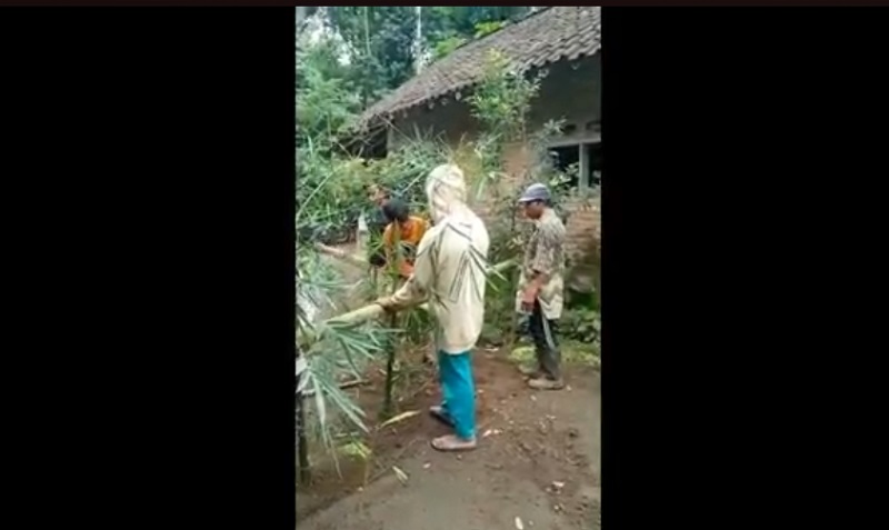 title Viral Calon Kades di Jember Tutup Jalan Menuju Pesantren Gegara Kalah dalam Pemilihan Viral Calon Kades di Jember Tutup Jalan Menuju Pesantren Gegara Kalah dalam Pemilihan