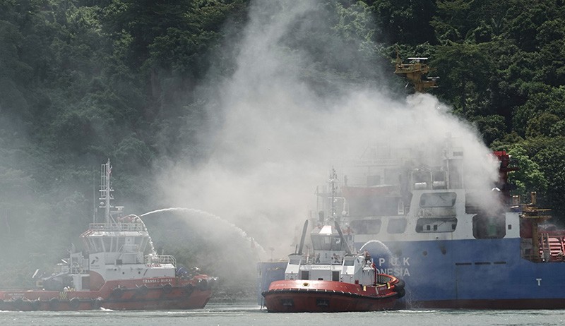 Kapal Kargo Soemantri Brodjonegoro Terbakar di Teluk Penyu Cilacap - Bagian 1