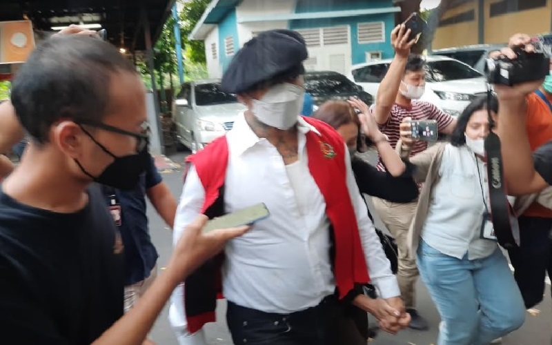 Pakai Rompi Merah, Jerinx SID Ditahan terkait Kasus Pengancaman di Media Sosial