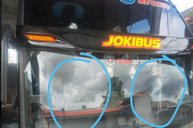 Polisi Kejar Pelaku Pelemparan Batu pada Bus Antarkota di Wajo