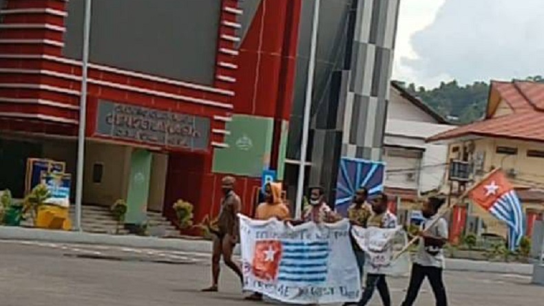 Polisi Tangkap 7 Orang Pengibar Bendera OPM di GOR Cenderawasih